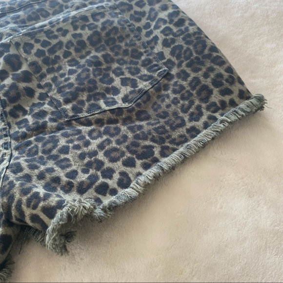 Good American Leopard The Cut-Offs Denim Shorts - Picture 9 of 10